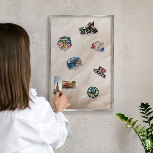 Tableau magnétique décoratif avec cadre argenté Plumes crème