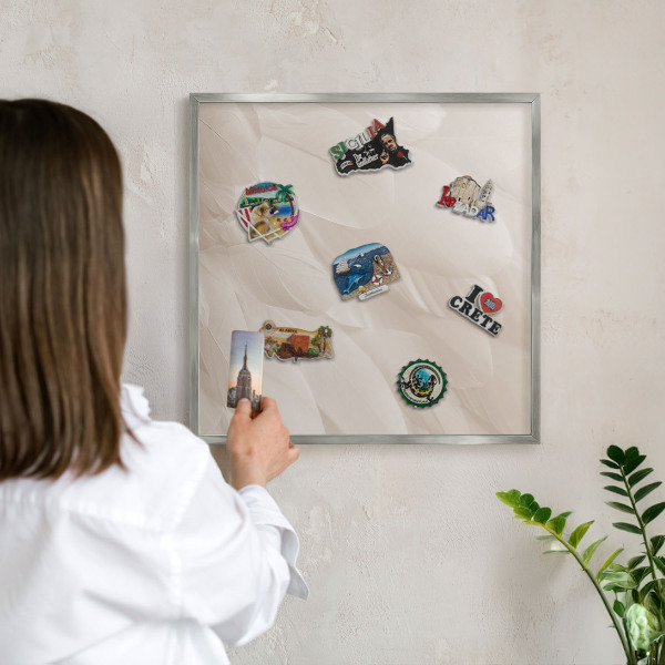 Tableau magnétique décoratif avec cadre argenté Plumes crème