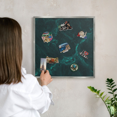 Tableau pour collection d'aimants cadre argenté Profondeur verte