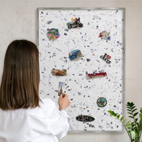 Tableau pour collection d'aimants cadre argenté Style terrazzo