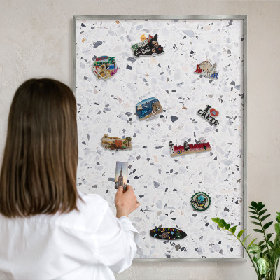 Tableau pour collection d'aimants cadre argenté Style terrazzo