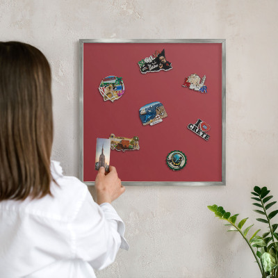 Tableau magnétique décoratif avec cadre argenté Couleur bordeaux