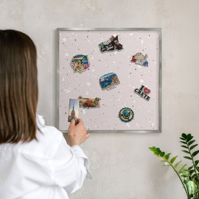 Tableau magnétique décoratif avec cadre argenté Terrazzo moderne