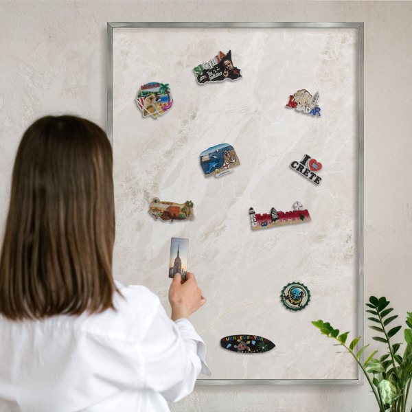 Tableau magnétique décoratif avec cadre argenté Élégance crémeuse