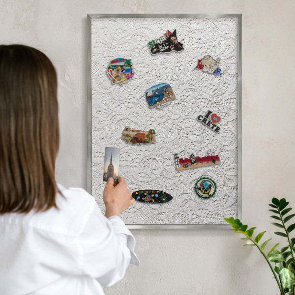 Tableau magnétique décoratif avec cadre argenté Élégance ajourée