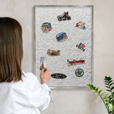 Tableau magnétique décoratif avec cadre argenté Élégance ajourée
