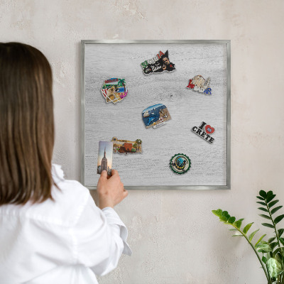 Tableau pour collection d'aimants cadre argenté Structure en bois