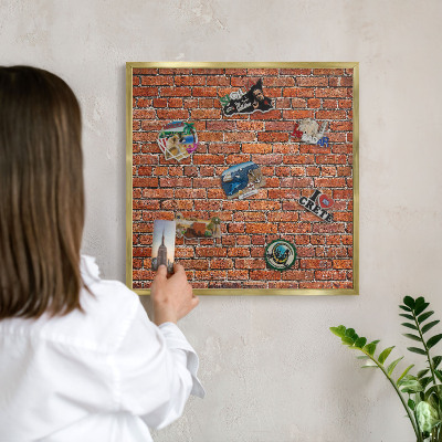 Tableau magnétique avec cadre de couleur dorée Motif brique