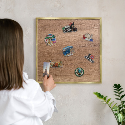 Tableau magnétique avec cadre de couleur dorée Texture du bois