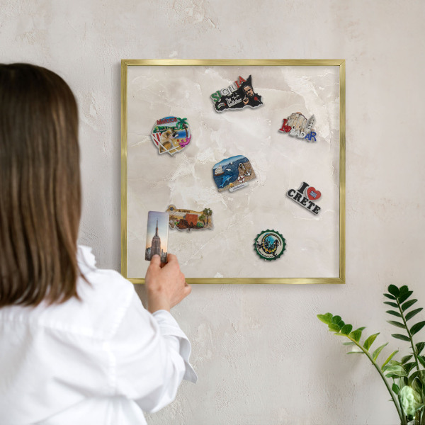 Tableau magnétique avec cadre de couleur dorée Marbre beige