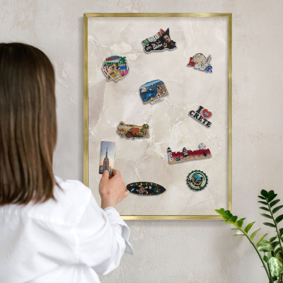 Tableau magnétique avec cadre de couleur dorée Marbre beige