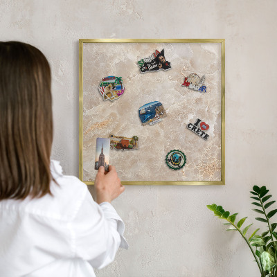 Tableau magnétique avec cadre de couleur dorée Marbre crème