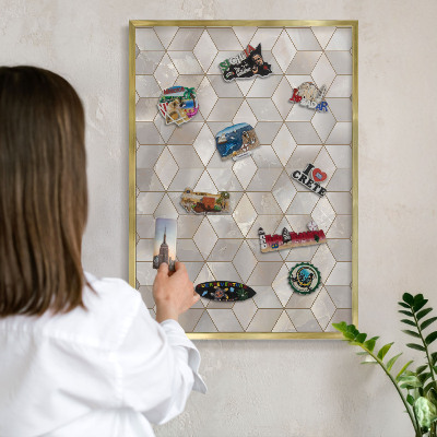 Tableau magnétique avec cadre de couleur dorée Fond cubique