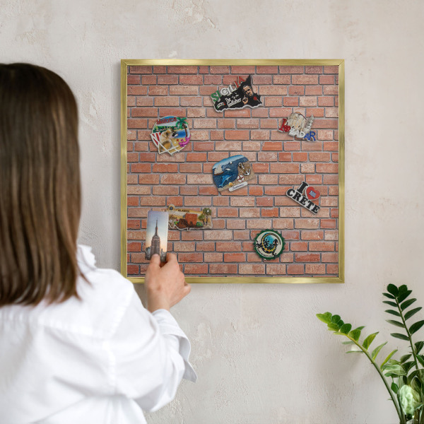 Tableau magnétique avec cadre de couleur dorée Mur de briques
