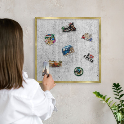 Tableau magnétique avec cadre de couleur dorée Texture grise