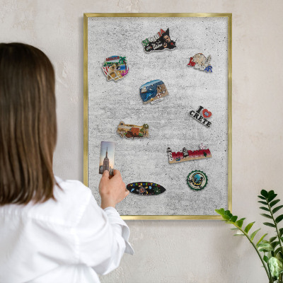 Tableau magnétique avec cadre de couleur dorée Texture grise