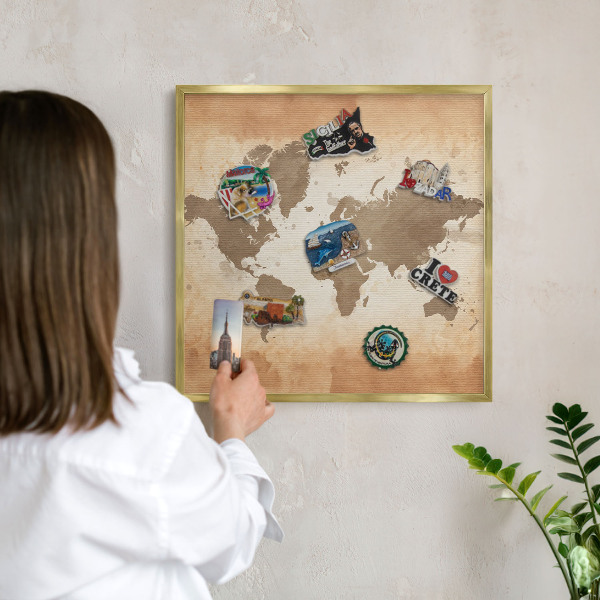 Tableau magnétique avec cadre de couleur dorée Carte du monde