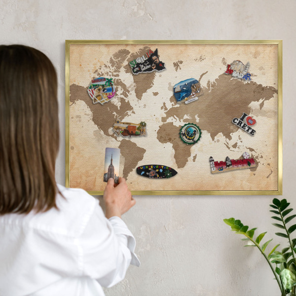 Tableau magnétique avec cadre de couleur dorée Carte du monde