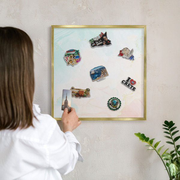 Tableau magnétique avec cadre de couleur dorée Élégance pastel