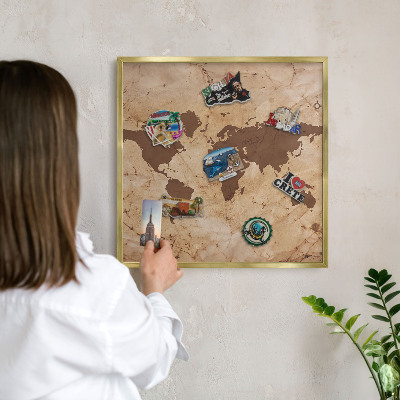 Tableau magnétique avec cadre de couleur dorée Carte du monde