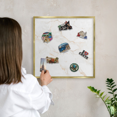 Tableau magnétique avec cadre de couleur dorée Élégance du marbre
