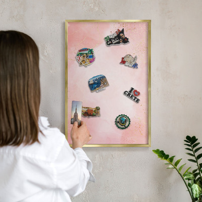 Tableau magnétique avec cadre de couleur dorée Élégance subtile
