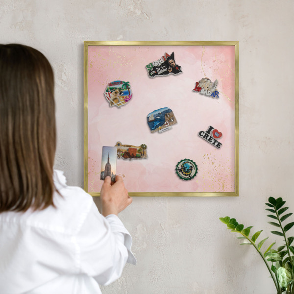 Tableau magnétique avec cadre de couleur dorée Élégance subtile