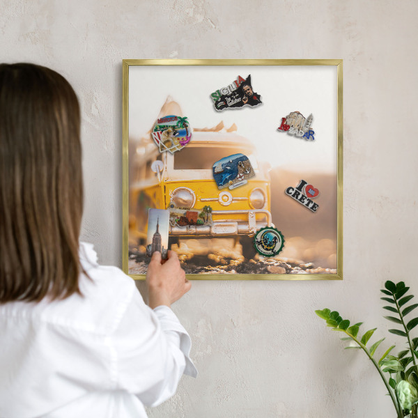 Tableau magnétique avec cadre de couleur dorée Voyage rétro