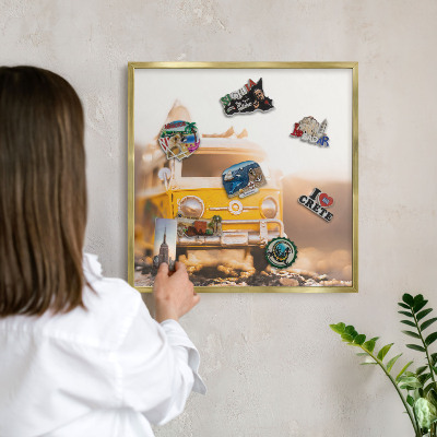Tableau magnétique avec cadre de couleur dorée Voyage rétro