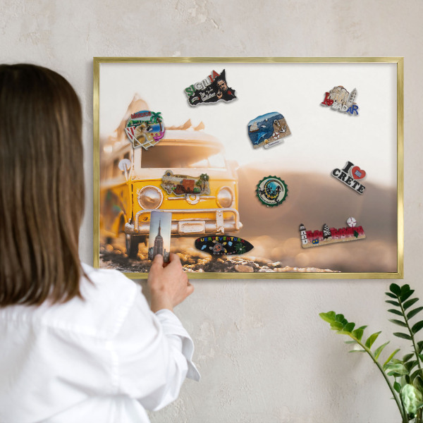 Tableau magnétique avec cadre de couleur dorée Voyage rétro