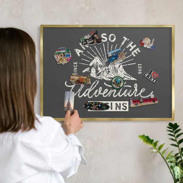 Tableau pour aimants cadre doré Inscription de la montagne