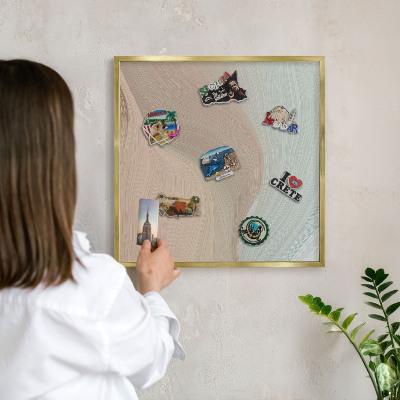 Tableau magnétique avec cadre de couleur dorée Tourbillon pastel