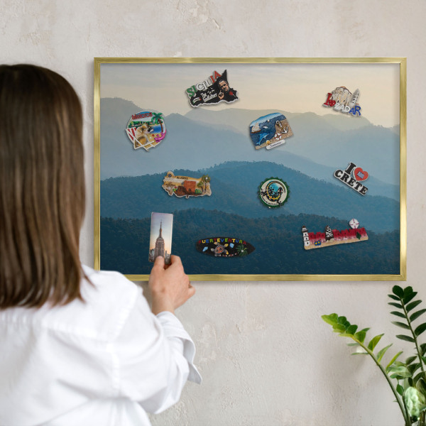 Tableau magnétique avec cadre de couleur dorée Vues sur la montagne