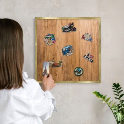 Tableau magnétique avec cadre de couleur dorée Texture bois