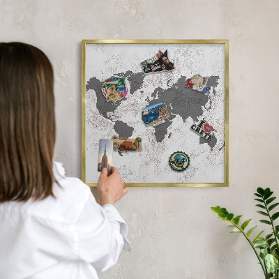 Tableau magnétique avec cadre de couleur dorée Carte du monde