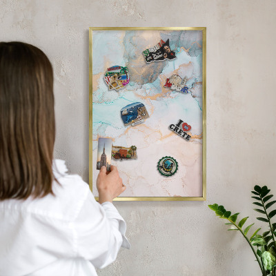 Tableau magnétique avec cadre de couleur dorée Formes pastel