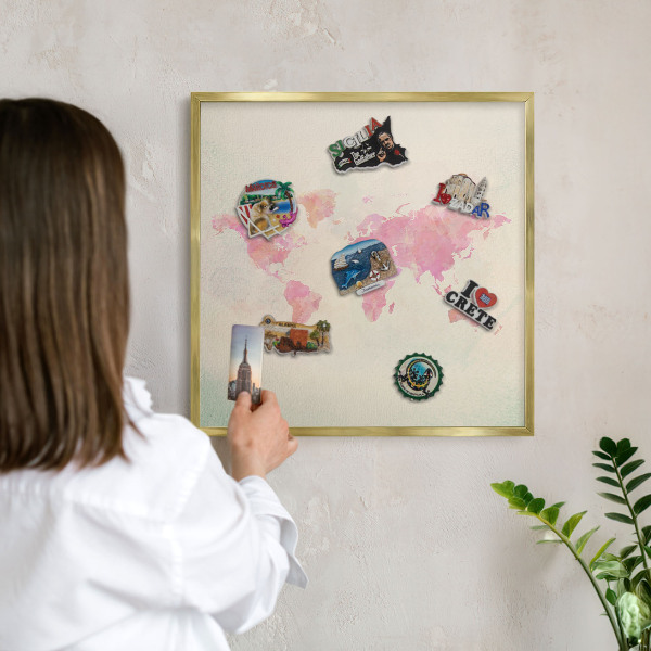 Tableau magnétique avec cadre de couleur dorée Carte du monde