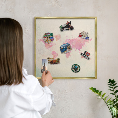 Tableau magnétique avec cadre de couleur dorée Carte du monde