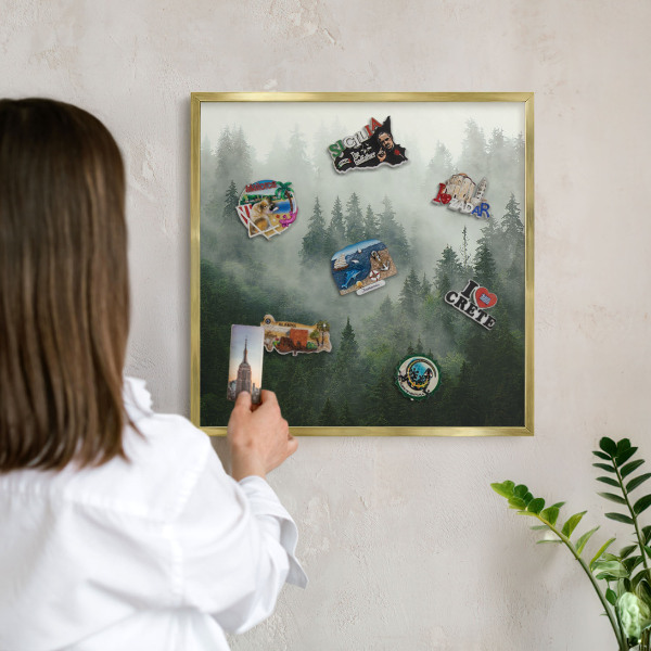 Tableau magnétique avec cadre de couleur dorée Magie de la forêt