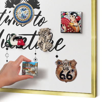 Tableau magnétique avec cadre de couleur dorée L'aventure vous attend