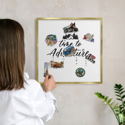 Tableau magnétique avec cadre de couleur dorée L'aventure vous attend