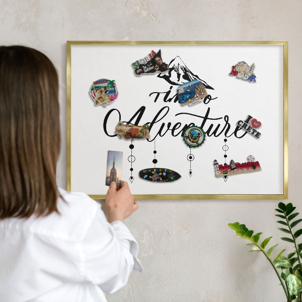 Tableau magnétique avec cadre de couleur dorée Aventure en montagne