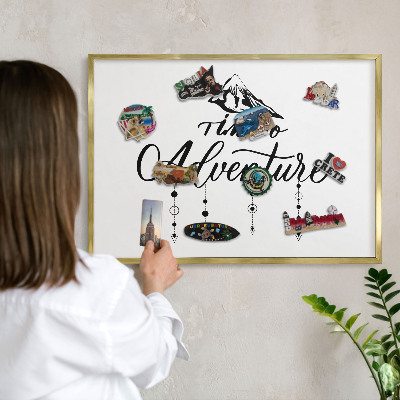 Tableau magnétique avec cadre de couleur dorée Aventure en montagne