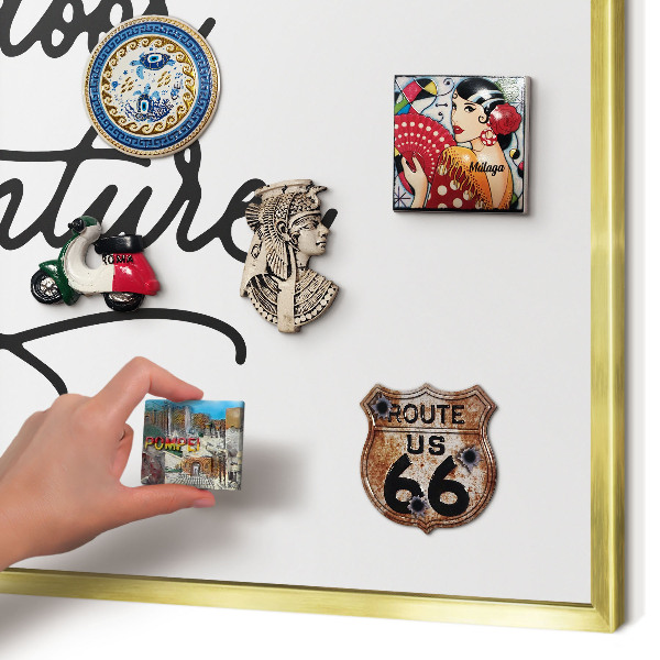 Tableau magnétique avec cadre de couleur dorée Aventure en montagne