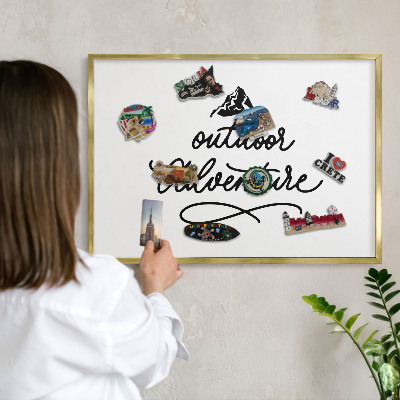 Tableau magnétique avec cadre de couleur dorée Aventure en montagne