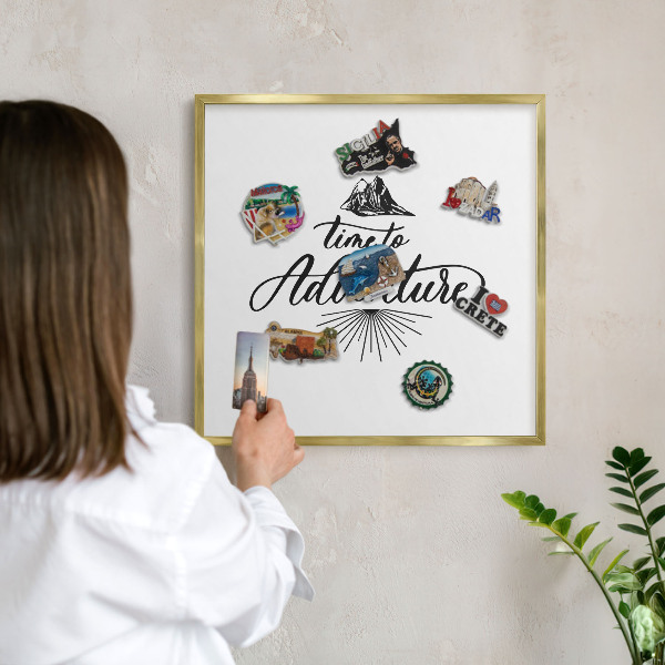 Tableau magnétique avec cadre de couleur dorée Le voyage de découverte