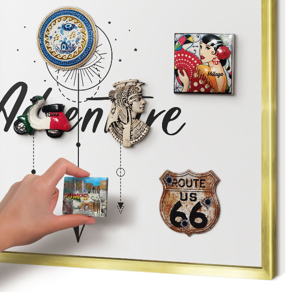 Tableau magnétique avec cadre de couleur dorée Thème aventure