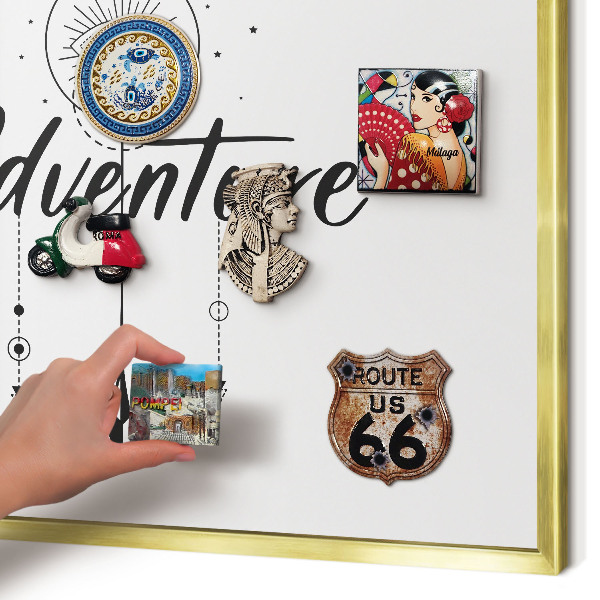 Tableau magnétique avec cadre de couleur dorée Thème aventure