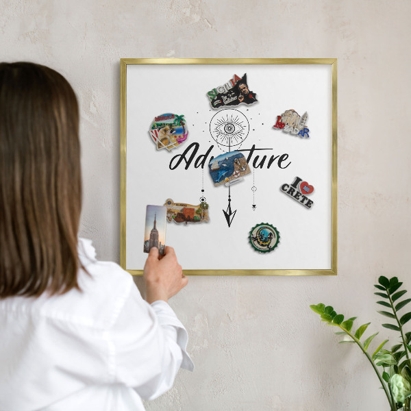 Tableau magnétique avec cadre de couleur dorée Thème aventure