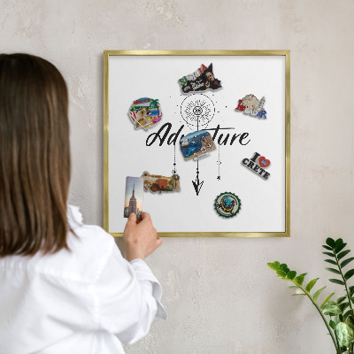 Tableau magnétique avec cadre de couleur dorée Thème aventure